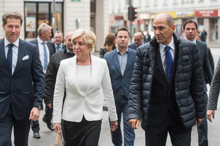 Romana Tomc in predsednik SDS Janez Janša | Foto: STA ,