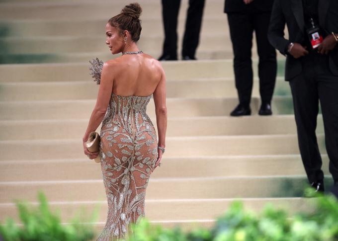 Jennifer Lopez je bila z Zendayo, Bad Bunnyjem in Christom Hemsworthom gostiteljica letošnjega dogodka. | Foto: Reuters