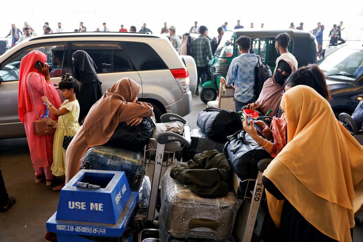 Potniki so obstali na letališčih.  | Foto: Reuters