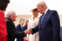 Donald in Melania Trump z veteranom