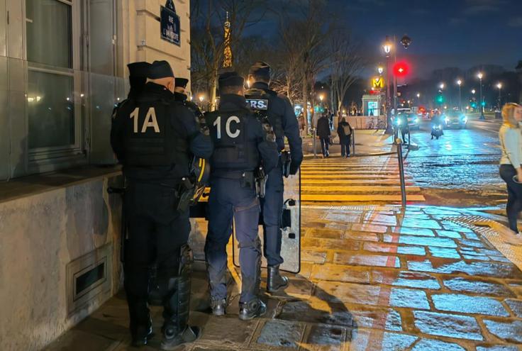 Policija je bila dobro oborožena v primeru eskalacije protesta.  | Foto: K. M.