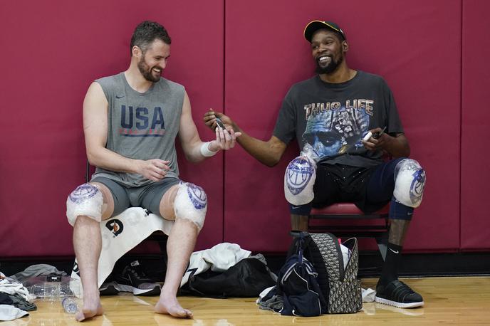 Kevin Love, Kevin Durant | Kevin Love ne bo zaigral v Tokiu, že pred začetkom priprav je o podobnem koraku razmišljal Kevin Durant, a se je na koncu odločil, da bo vendarle zaigral. | Foto Guliverimage