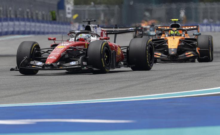 Charles Leclerc je še enkrat več zapravil vodstvo. | Foto: Reuters