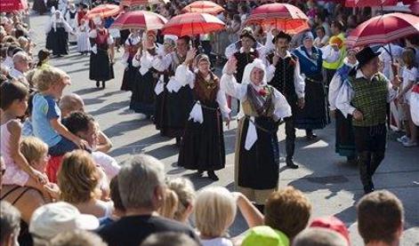 Tradicionalna povorka narodnih noš v Kamniku