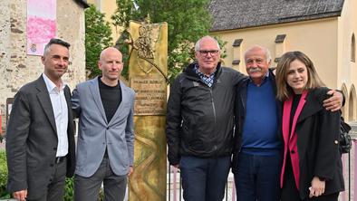 V Trbižu odkrili spomenik v čast Primožu Rogliču in Giru 2023 #video