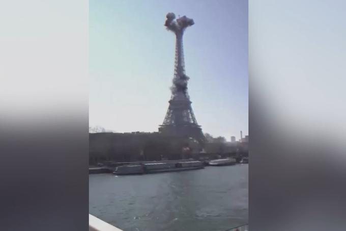 Videoposnetek prikazuje tudi letalski napad na Eifflov stolp.  | Foto: Matic Tomšič / Posnetek zaslona