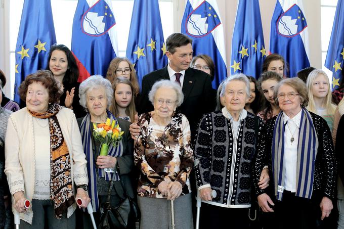 Sprejema so se udeležile tudi nekatere od internirank, ki so preživele krutosti taborišč. | Foto: STA ,