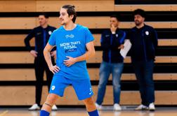 Ko se pevec Joker Out pomeri z nogometaši