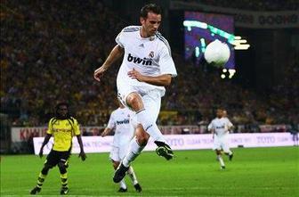 Metzelder za tri leta k Schalkeju