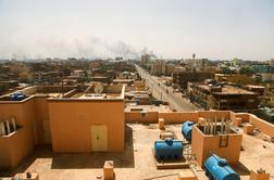 V Sudanu napadli veleposlanika EU in ameriški diplomatski konvoj #video