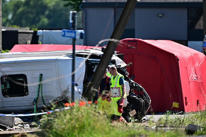 železniška nesreča | Zapornice so bile v trenutku nesreče spuščene, strojevodji vlaka pa ni uspelo preprečiti trka. | Foto Profimedia
