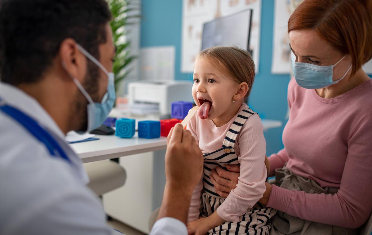 Boleče grlo | Svetovna zdravstvena organizacija (WHO) ter Evropski center za preprečevanje in obvladovanje bolezni (ECDC) sta XFG uvrstila med "nadzorne različice", kar pomeni, da se širjenje natančno spremlja, vendar trenutno ne povzroča zaskrbljenosti. | Foto Guliverimage