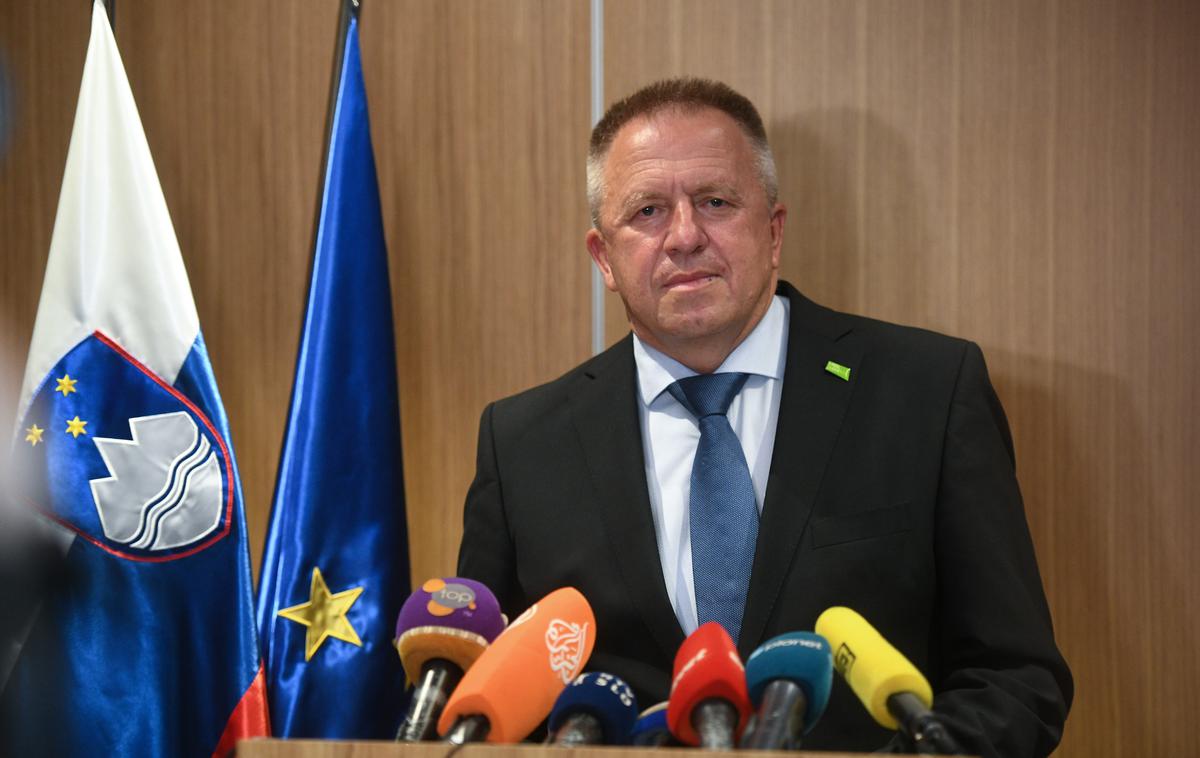 Zdravko Počivalšek | Gospodarski minister Zdravko Počivalšek je zavrnil očitke, da je posredoval pri poslu podjetja Remont v UKC Ljubljana. | Foto STA