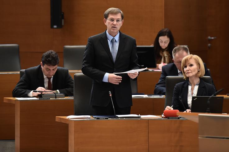 Cerarju se zahteve sindikatov zdijo nerazumne. | Foto: Tamino Petelinšek/STA