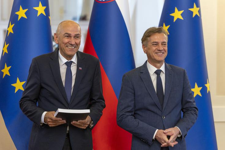 Robert Golob je julija letos prek svojega odvetnika Stojana Zdolška sodišču je predlagal, da tožbeni zahtevek Janeza Janše v celoti zavrne kot neutemeljen in mu naloži plačilo pravdnih stroškov. | Foto: Bojan Puhek