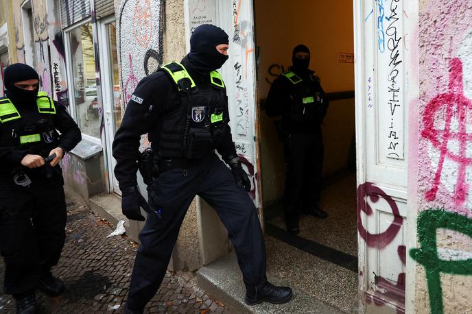 Nemška policija, Nemčija | Med aretacijami so policisti zasegli več vrst orožja. | Foto Reuters
