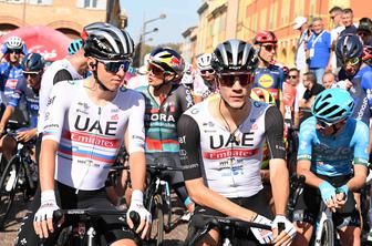 Juan Ayuso, sotekmovalec Tadeja Pogačarja, išče način, kako se osvoboditi oklepov ekipe UAE