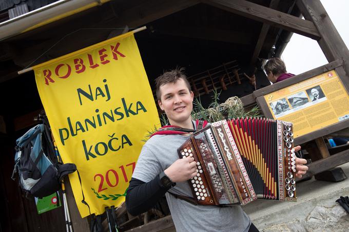Uradni del se je nadaljeval z veselimi ritmi harmonike, kitare in pihal  ... | Foto: Matic Klanšek Velej/Sportida