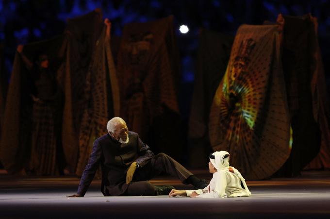 Morgan Freeman med odprtjem v družbi Ganima Al Muftaha. | Foto: Reuters