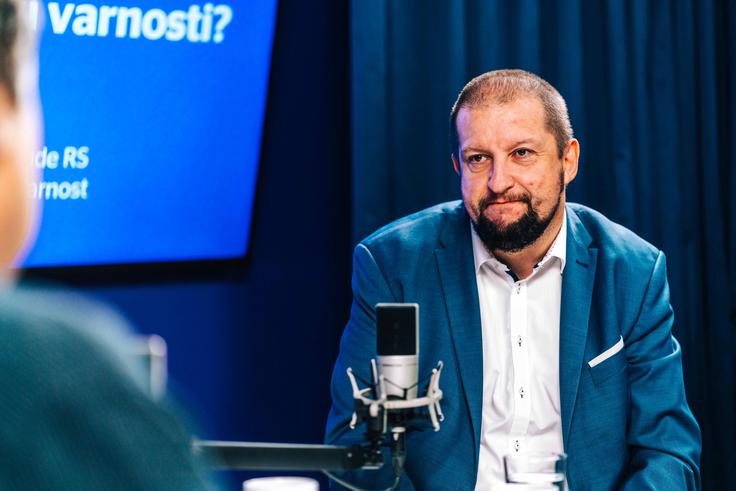 "Nikakor ne želimo z regulacijo omejevati digitalnih tehnologij," pravi dr. Uroš Svete, direktor urada vlade za informacijsko varnost. | Foto: Jan Lukanović