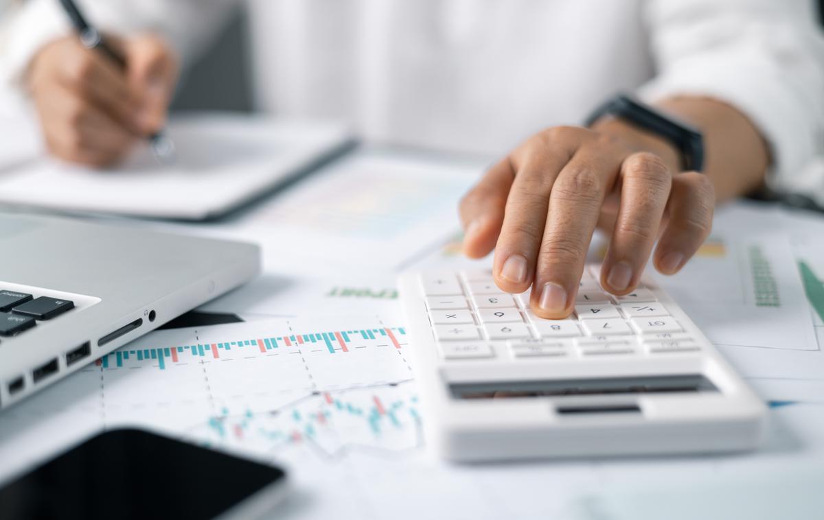 Naložba, finance, bančni račun | Člani odbora so potrdili vse predlagane amandmaje koalicije in prižgali zeleno luč celotnemu predlogu zakona. | Foto Shutterstock