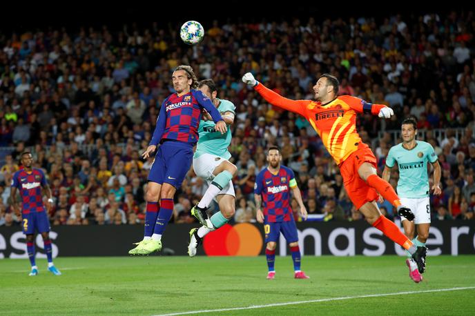 Samir Handanović, Inter, Barcelona | Samir Handanović je moral dvakrat po žogo v svojo mrežo. | Foto Reuters
