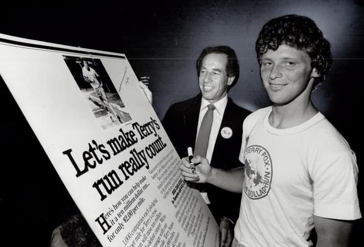 Isadore Sharp (ustanovitelj verige hotelov Four Seasons Hotels and Resorts, nacionalni direktor teka Terry Fox Run in častni član upravnega odbora bolnišnice Mount Sinai v Torontu) je Foxu poslal telegram, ki si ga je Terry pripel na bolnišnično posteljo. V njem je zapisal, da je bil Terryjev maraton šele začetek in da bodo v njegovem imenu vsako leto organizirali dobrodelni tek, da bi nadaljevali njegov boj proti raku. "Ti si začel. Ne bomo počivali, dokler se tvoja želja, da najdemo zdravilo za raka, ne uresniči," mu je sporočil. | Foto: 