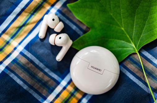 Huawei FreeBuds 7i: premijska tehnologija po ceni, ki si jo lahko privoščiš