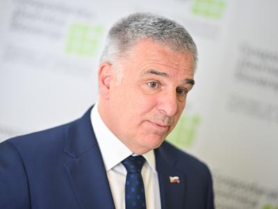 Lotrič s predlogi sprememb pri bremenih izplačila bolniških nadomestil