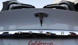 Tesla mora "svojo" blagovno znamko odkupiti od Kitajcev