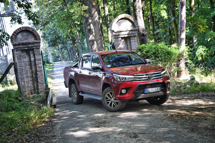 Toyota hilux - terenski preizkus Srbija, Fruška gora Vhod v nekdanje Titovo lovišče Vorovo. | Foto: Toyota