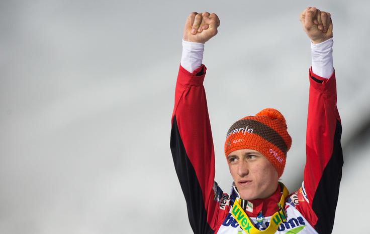 Dva dobra skoka sta ga popeljala na drugo mesto, nato pa se je začela drama z dresom. | Foto: Sportida