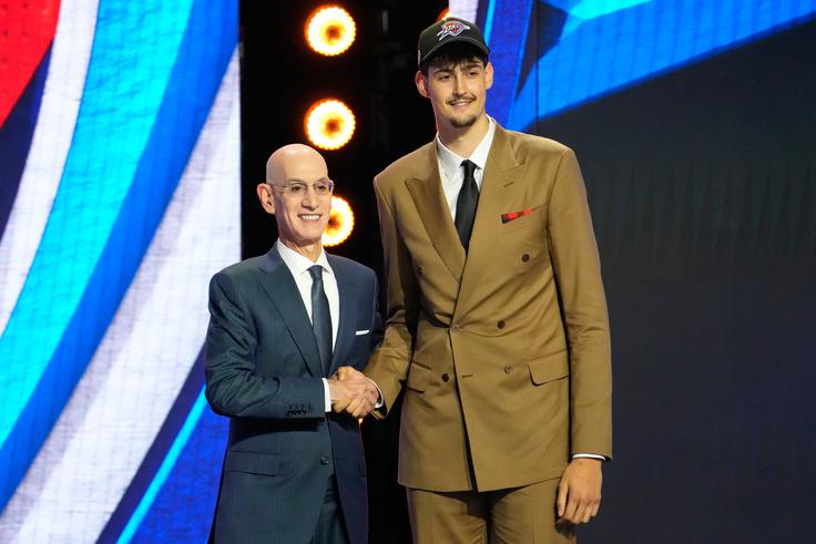 Španec Aday Mara je visok kar 221 centimetrov. Kot 12. po vrsti so ga dobili pri ekipi Oklahoma City Thunder. | Foto: Guliverimage