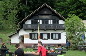 Dom dr. Franca Goloba na Čemšeniški planini (1120 m)
