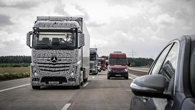 Mercedesov tovornjak vozi sam, konec za preutrujene voznike na avtocestah?