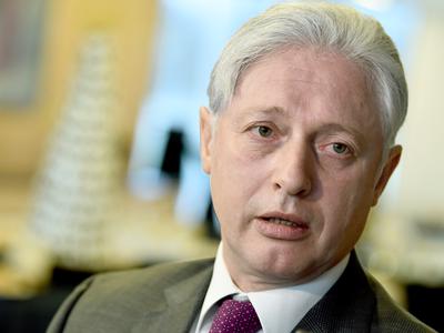 Vlada naj bi odločala o razveljavitvi imenovanja Mirošiča za veleposlanika v Rimu