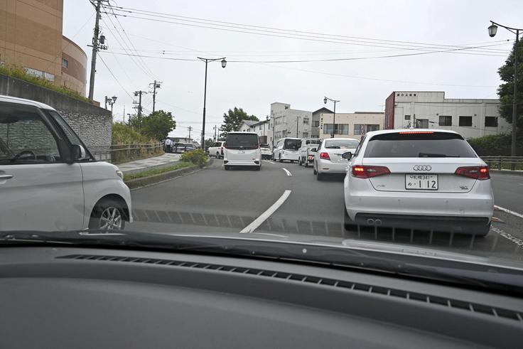 Japonske oblasti so prebivalce obalnih območij pozvale k evakuaciji ali začasni selitvi na višje ležeča območja. | Foto: Reuters
