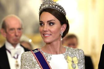 Kate Middleton na državni večerji zablestela z najljubšo tiaro princese Diane