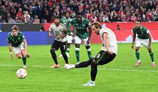 Bayern zmagal še petič, zmaga za Kampla, Eintracht dobil tekmo z 10 goli