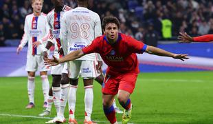 PSG z golom Nevesa globoko v dodatku do zmage in prvega mesta