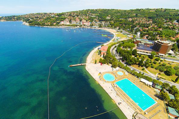 Za najdražjo prodano vilo v Sloveniji je kupec odštel 2,7 milijona evrov