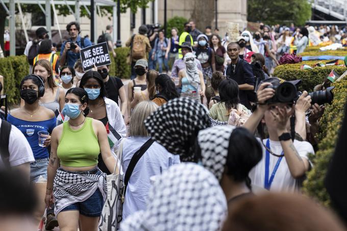 Na fotografiji: propalestinski študentski protest na newyorški univerzi Columbia. Podobni protesti so tudi na številnih drugih ameriških univerzah, tudi na Univerzi v New Yorku (NYU), kjer predava Rushdie. | Foto: Guliverimage