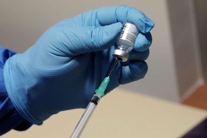 cepivo | Cepljenje predlagajo po dveh mesecih od polnega cepljenja.  | Foto STA