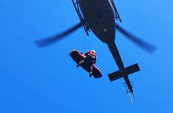 Ponesrečenega gobarja reševali s helikopterjem