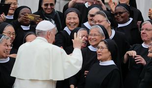 Vatikan: največ nasprotovanja vprašanjem o položaju žensk v Cerkvi in skupnosti LGBTQ+