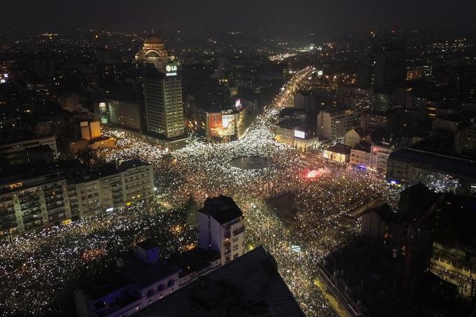 Beograd protesti ponoči | Foto: Reuters