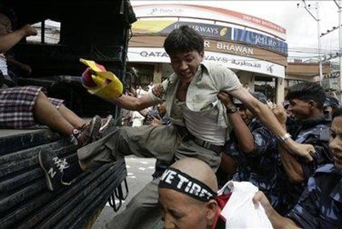 Kitajska zaradi nemirov v Tibetu zaprla 42 ljudi