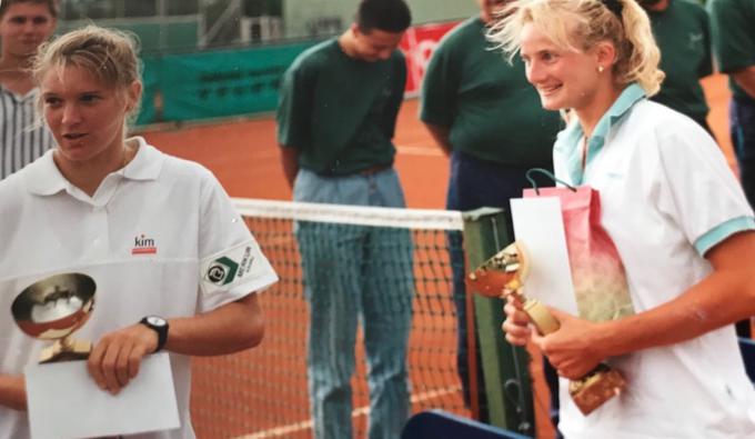 Barbara Mulej (levo) je še danes zaljubljena v tenis. Če je potrebno, gre igrat tudi na steno. | Foto: Osebni arhiv