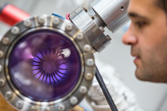 Superprevodnost in razvoj materialov, ki jo omogočajo, je ključnega pomena za učinkovitost trkalnikov, a tudi v medicini, računalništvu, elektroniki in številnih drugih panogah. | Foto: CERN