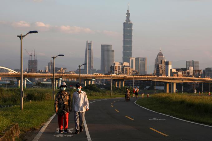 Kitajska samostojnosti Tajvana ne priznava in otok obravnava kot svoje ozemlje. V skladu s politiko "ene Kitajske" grozijo tudi, da si bodo nadzor nad tem ozemljem ponovno povrnili tudi s silo, če bo to potrebno. Na fotografiji tajvanska prestolnica Tajpej. | Foto: Reuters